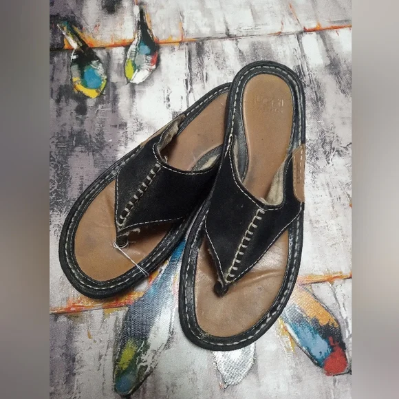 UGG , Australia 1610 Slippers, with Shearling Lining, Size 8, Black Seude - Picture 2 of 5